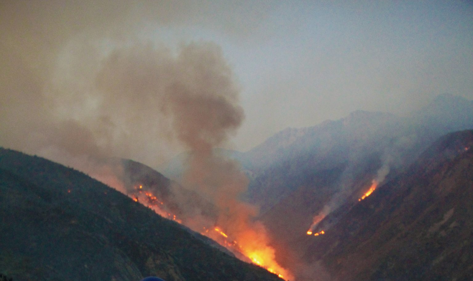Desastre ambiental, continua incendio forestal en el Cajón del Maipo