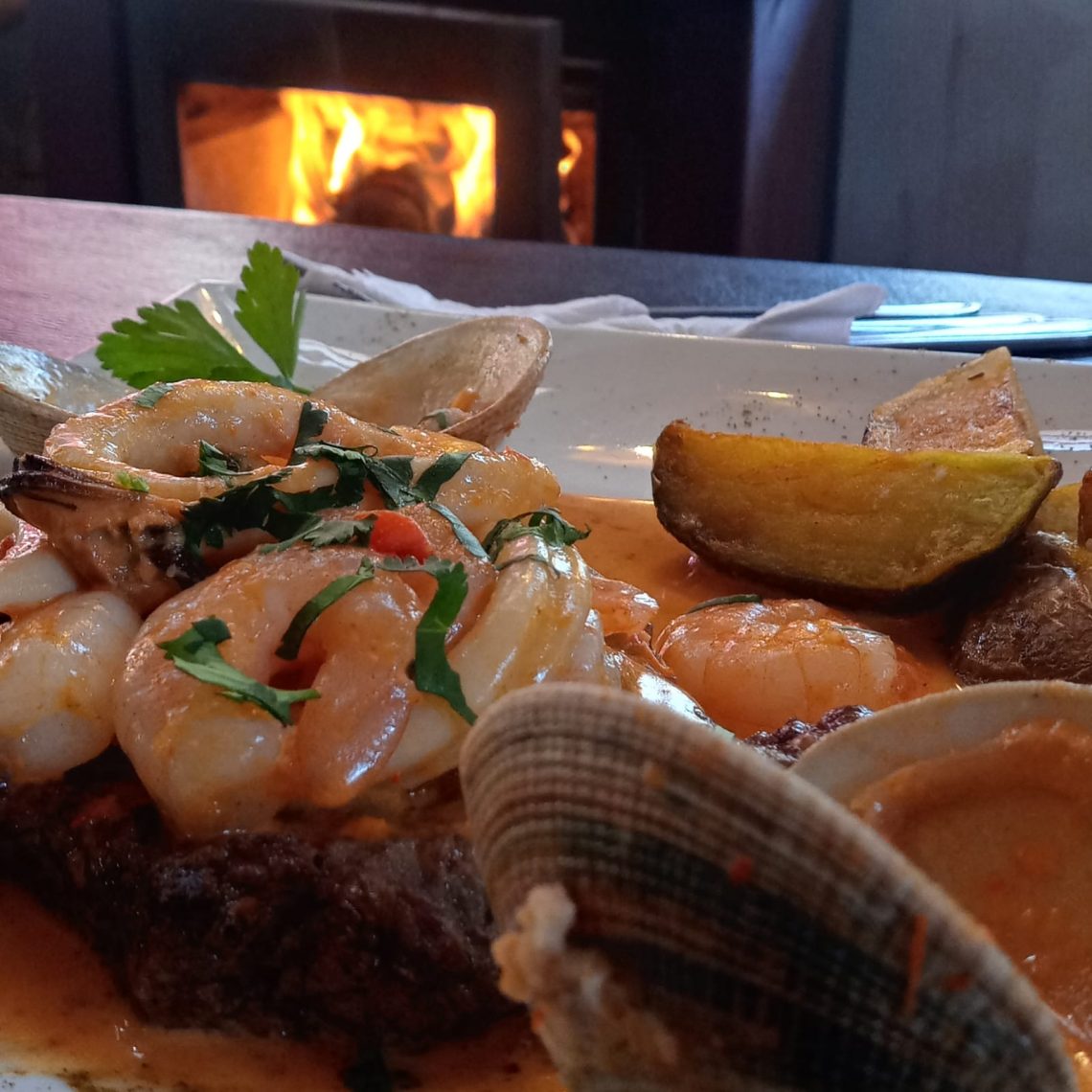 Restaurant, Cabañas, Tinaja con hidromasaje, Mini Zoológico y más