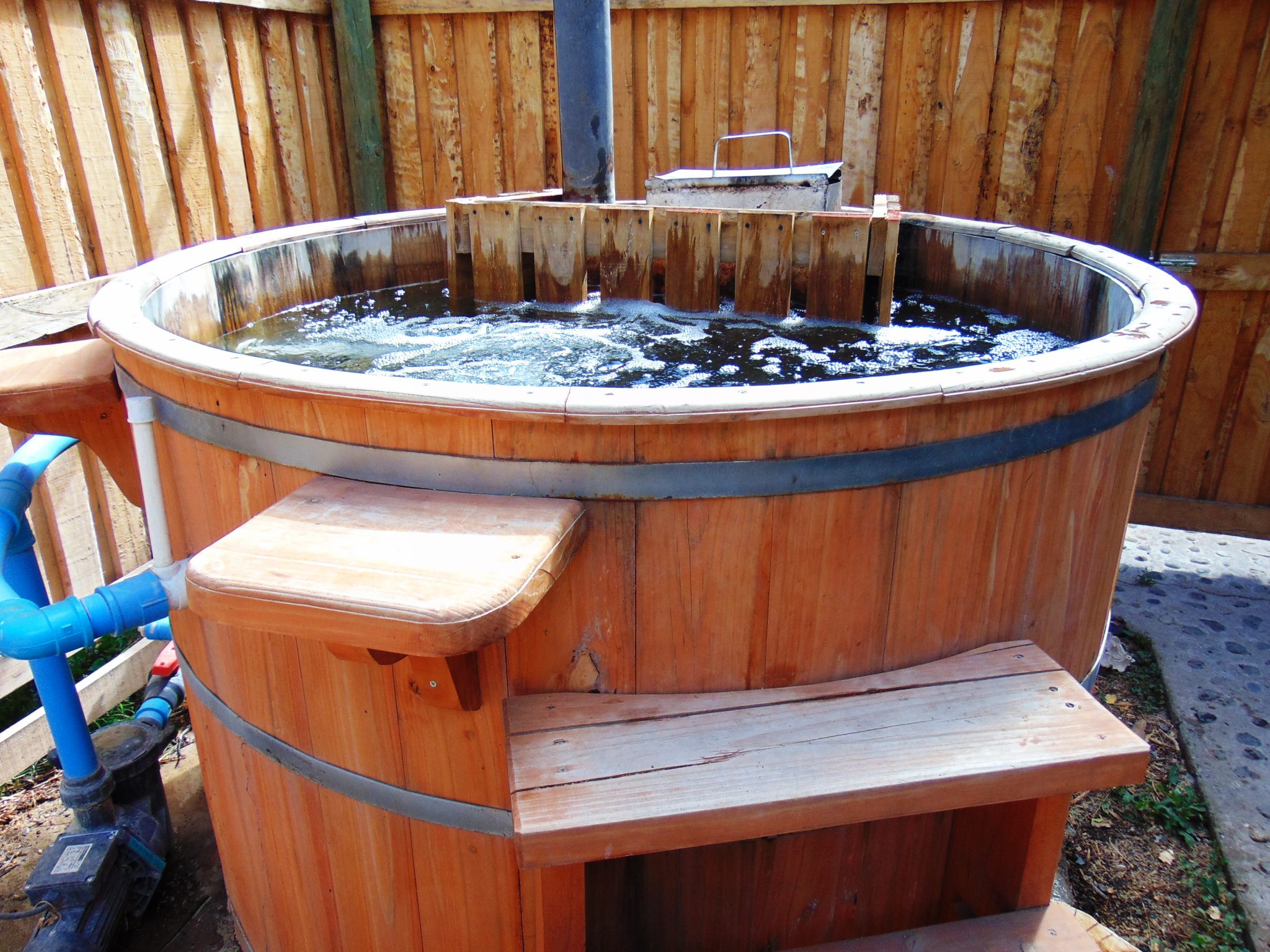 Restaurant, Cabañas, Tinaja con hidromasaje, Mini Zoológico y más