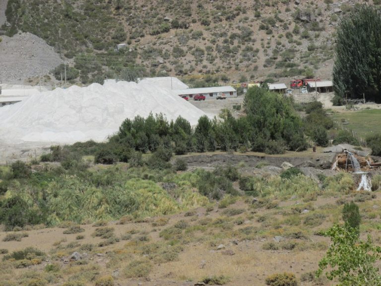 La silenciosa destrucción del humedal Lo Valdés Minera “Volcanita